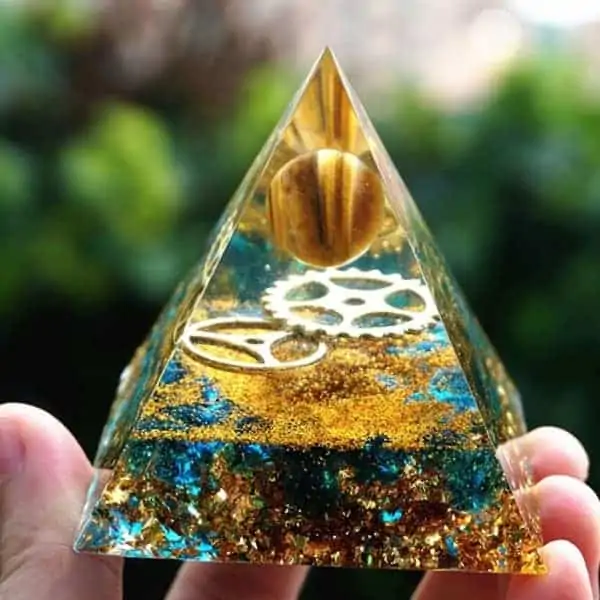 Pyramide d'orgone Oeil de tigre "Contrôle du Temps"